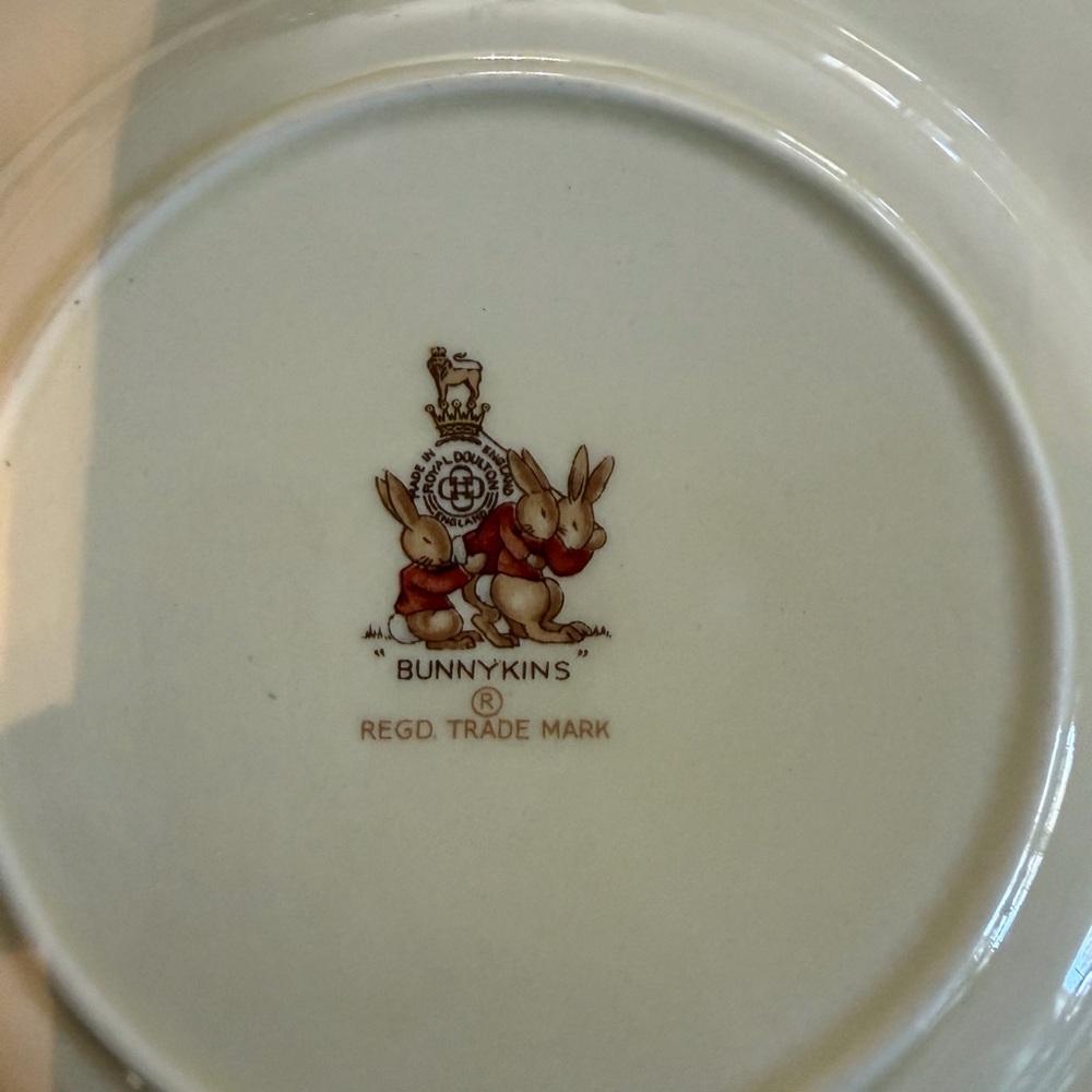 Charming Rabbit Design Children's Plate - Picture 2 of 3